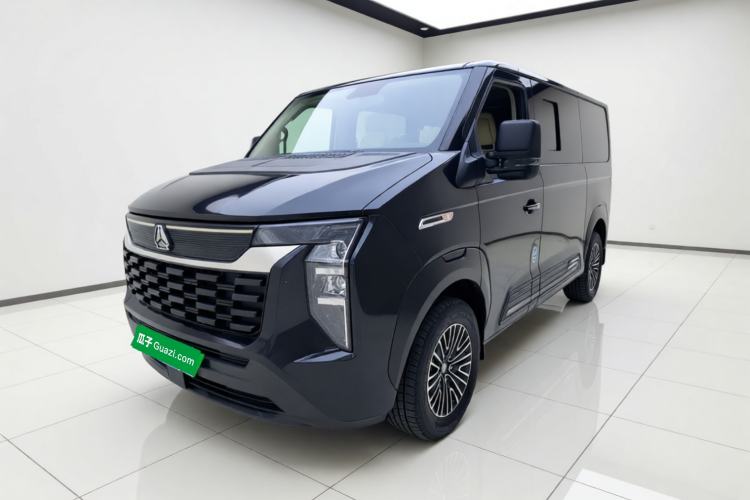 Sinotruk Pioneer V 2025 Multi-Function PRO Version 2.0T Automatic Short Wheelbase Low Roof