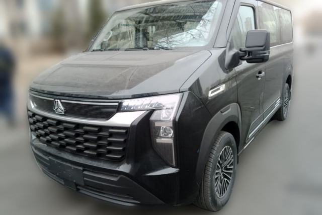 Used Sinotruk Pioneer V 2025 Multi-Function PRO Version 2.0T Automatic Short Wheelbase Low Roof