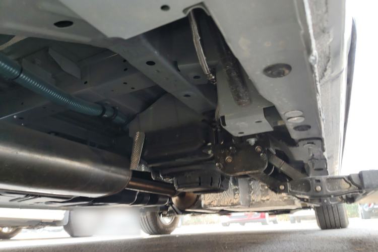 Used Sinotruk Pioneer V 2025 Multi-Function PRO Edition 2.0T Automatic Mid-Roof Mid-Height Chassis Rear Right