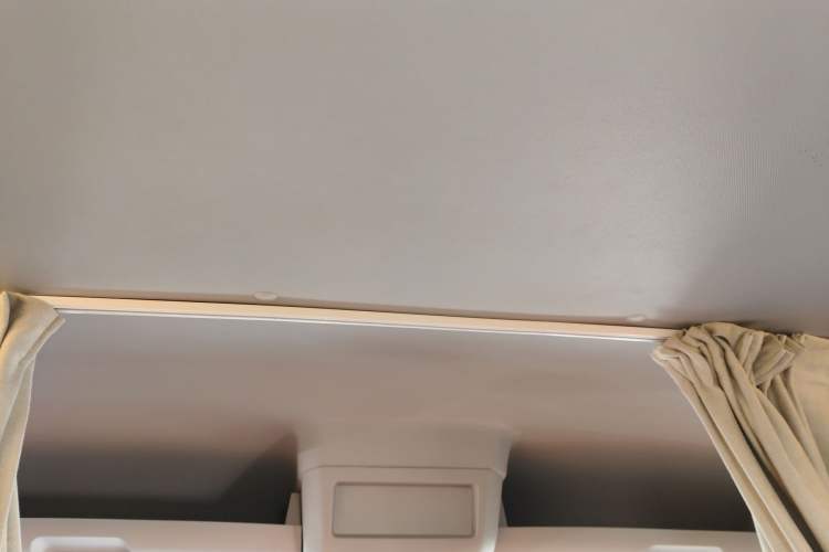 Used Sinotruk Pioneer V 2025 Multi-Function PRO Edition 2.0T Automatic Mid-Roof Mid-Height Headliner