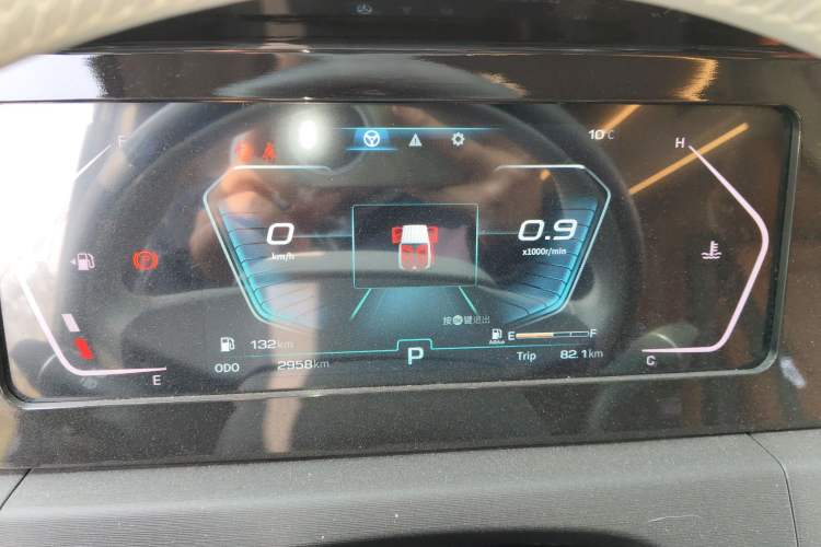 Used Sinotruk Pioneer V 2025 Multi-Function PRO Edition 2.0T Automatic Mid-Roof Mid-Height Instrument Cluster