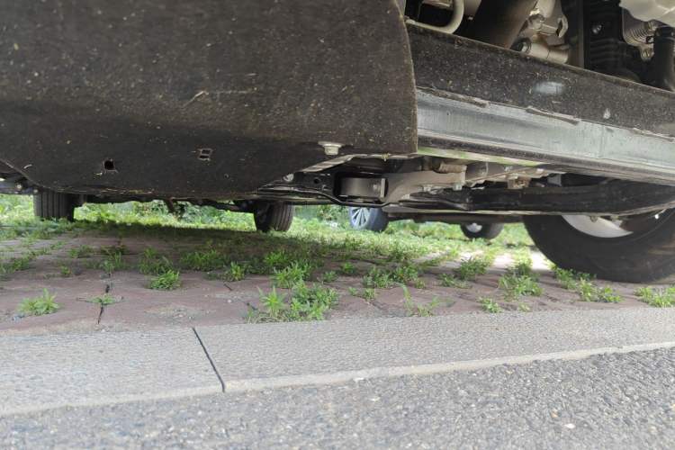 Used Sinotruk Pioneer V  Chassis Front