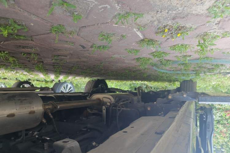Used Sinotruk Pioneer V  Chassis Front Right