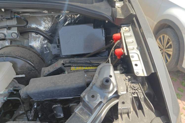 Used Sinotruk Pioneer V  Engine Bay Left