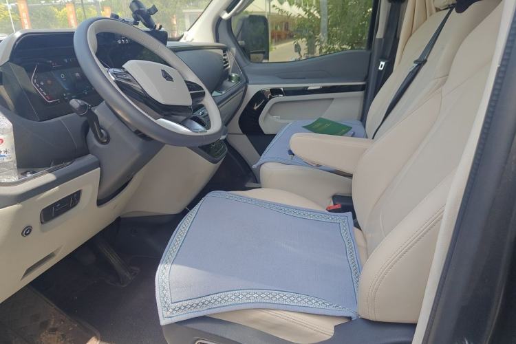 Used Sinotruk Pioneer V  Left Front Seat