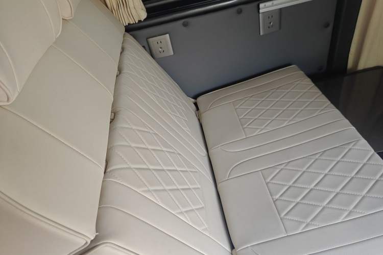 Used Sinotruk Pioneer V  Left Rear Seat