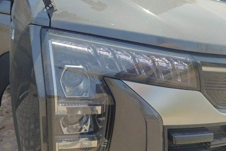 Used Sinotruk Pioneer V  Right Front Headlight
