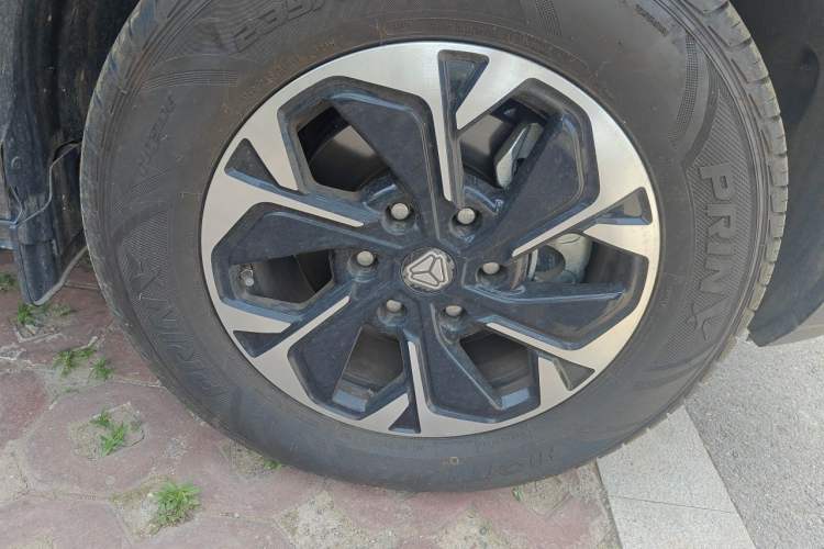 Used Sinotruk Pioneer V  Right Front Wheel Hub
