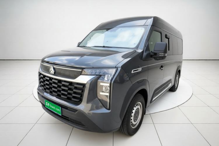 Sinotruk Pioneer V 2026 Model Xianlu Changxing Edition 2.0T Automatic Mid-Wheelbase Mid-Roof 7-Seater Non-Commercial