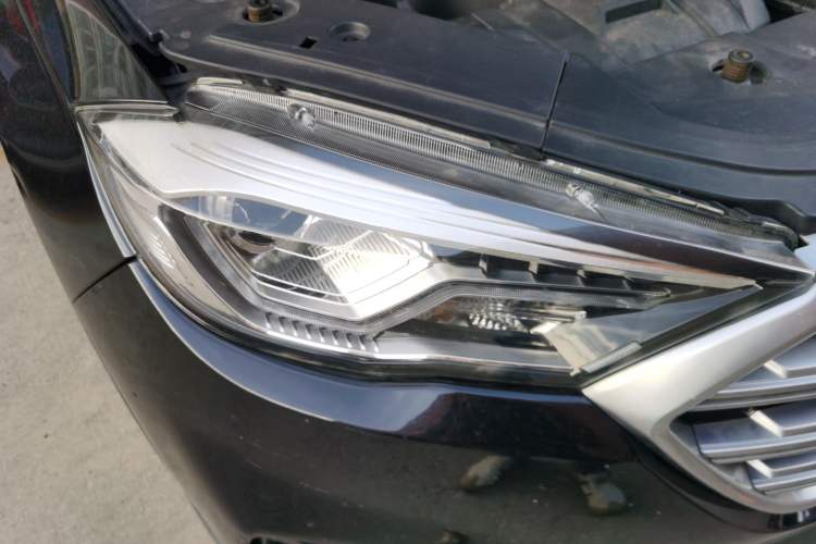Used Sinotruk VGV U70 2021 1.5T Automatic Youyue Edition 7-Seater Right Front Headlight
