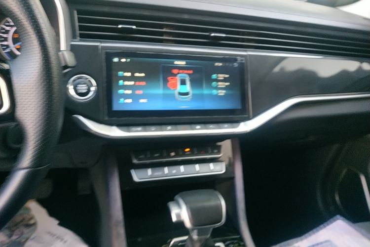 Used Sinotruk VGV U70 2020 1.5T Automatic Smart Luxury 7-Seater Audio And AC Panel