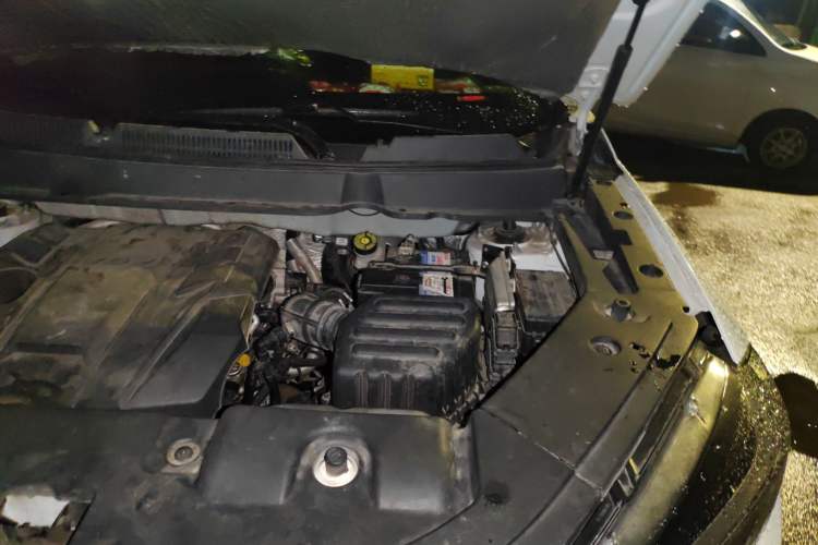 Used Sinotruk VGV U70 2021 1.5T Automatic Luxury Edition 7-Seater Engine Bay Left