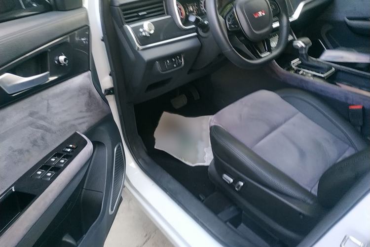 Used Sinotruk VGV U70 2020 1.5T Automatic Smart Luxury 7-Seater Interior 3