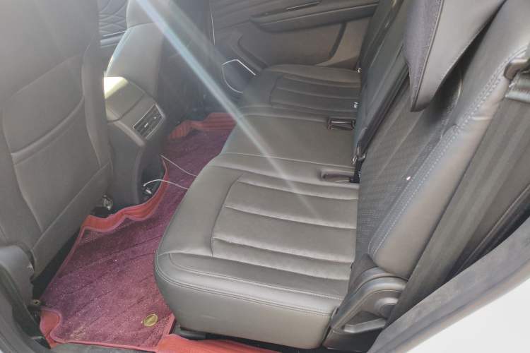 Used Sinotruk VGV U70 2021 1.5T Automatic Youyue Edition 7-Seater Interior 3