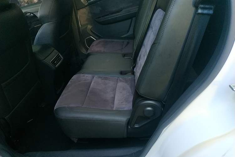 Used Sinotruk VGV U70 2020 1.5T Automatic Smart Luxury 7-Seater Interior 4