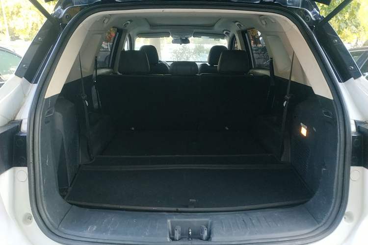 Used Sinotruk VGV U70 2020 1.5T Automatic Smart Luxury 7-Seater Trunk