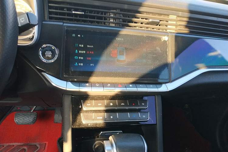 Used Sinotruk VGV U70 2020 1.5T Automatic Smart Enjoyment Elite Navigation Version 7 Seats Audio And AC Panel