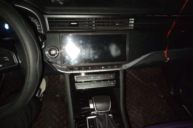 Used Sinotruk VGV U70 2020 1.5T Automatic Smart Enjoyment Elite Navigation Version 7 Seats Audio And AC Panel