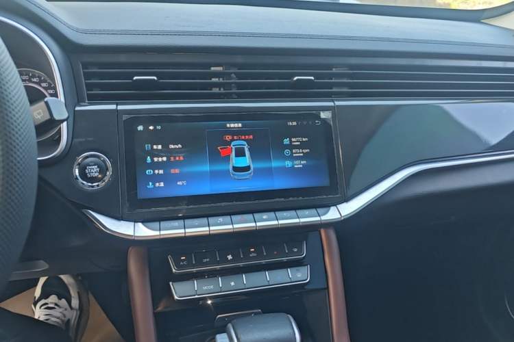 Used Sinotruk VGV U70 2020 1.5T Automatic Smart Luxury 7-Seater Audio And AC Panel