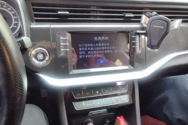 Used Sinotruk VGV U70 2020 1.5T Manual Elite Sunroof Version 7 Seats Audio And AC Panel