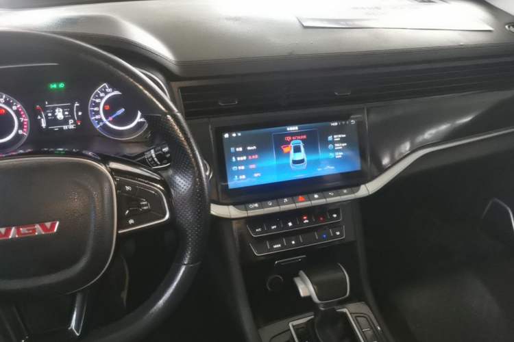 Used Sinotruk VGV U70 2020 1.5T Automatic Smart Luxury 7-Seater Center Console