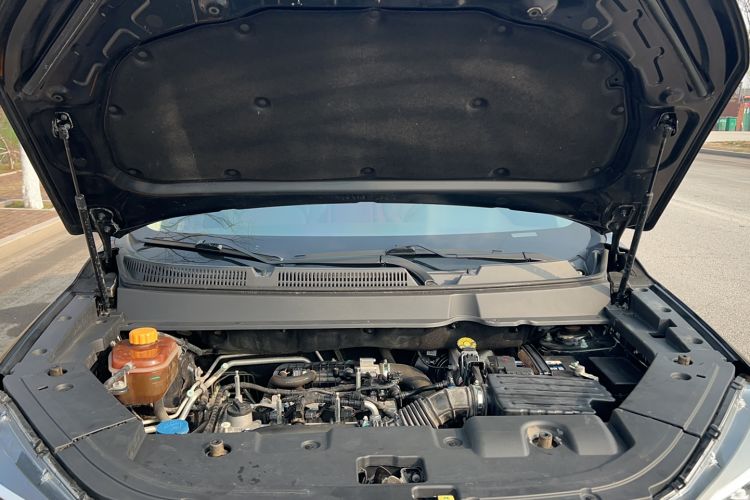 Used Sinotruk VGV U70 2020 1.5T Automatic Smart Luxury 7-Seater Engine Bay