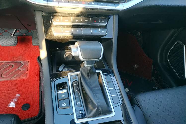 Used Sinotruk VGV U70 2020 1.5T Automatic Smart Enjoyment Elite Navigation Version 7 Seats Gear Lever