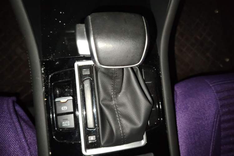 Used Sinotruk VGV U70 2020 1.5T Automatic Smart Enjoyment Elite Navigation Version 7 Seats Gear Lever