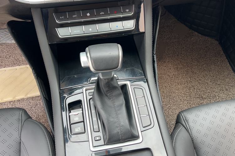 Used Sinotruk VGV U70 2020 1.5T Automatic Smart Enjoyment Elite Navigation Version 7 Seats Gear Lever