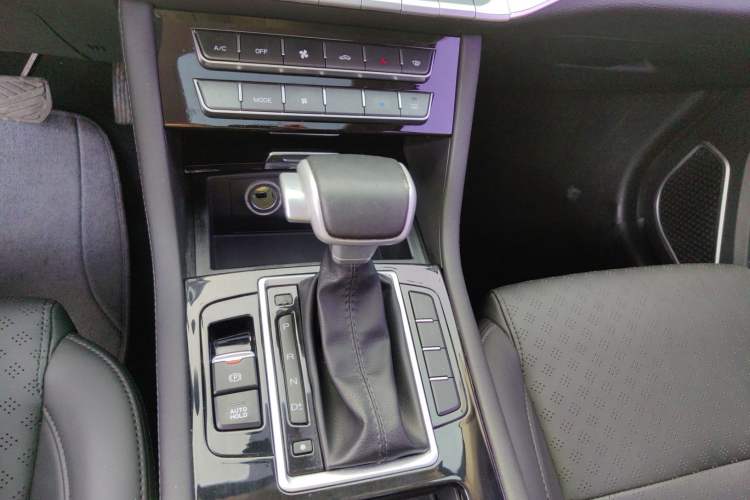 Used Sinotruk VGV U70 2020 1.5T Automatic Smart Enjoyment Elite Edition 5 Seats Gear Lever