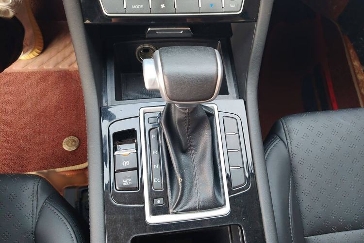Used Sinotruk VGV U70 2020 1.5T Automatic Smart Enjoyment Elite Navigation Version – 6 Seats Gear Lever