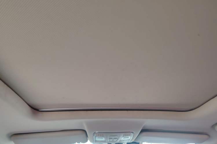 Used Sinotruk VGV U70 2020 1.5T Automatic Smart Luxury 7-Seater Headliner