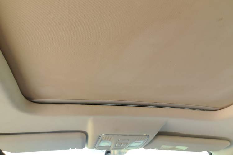 Used Sinotruk VGV U70 2020 1.5T Manual Elite Sunroof Version 7 Seats Headliner