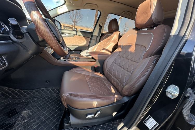 Used Sinotruk VGV U70 2020 1.5T Manual Luxury Edition 7 Seats Interior 1
