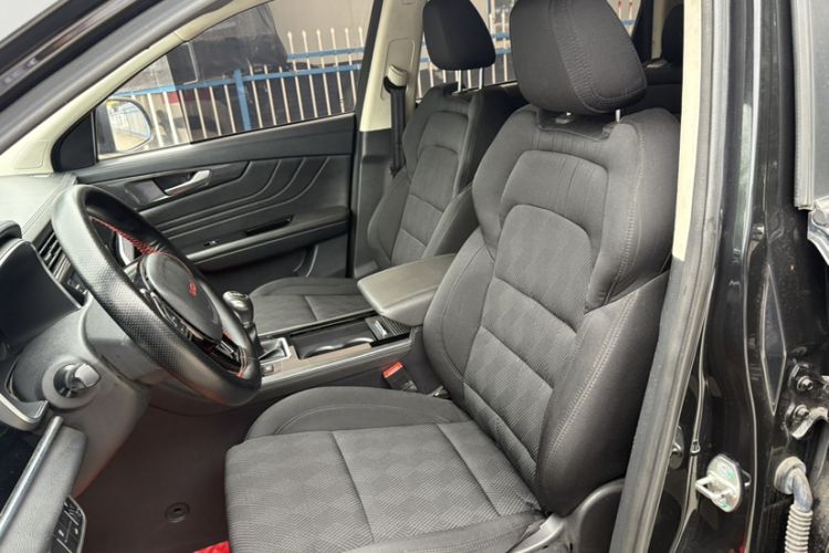 Used Sinotruk VGV U70 2020 1.5T Manual Comfort Edition 7 Seats Interior 2