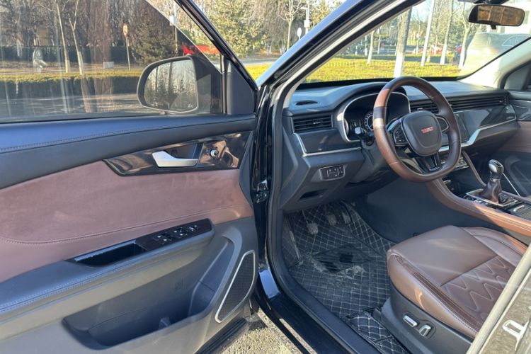 Used Sinotruk VGV U70 2020 1.5T Manual Luxury Edition 7 Seats Interior 2