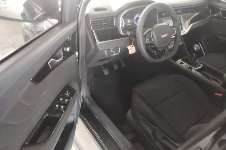 Used Sinotruk VGV U70 2020 1.5T Manual Comfort Edition 7 Seats Interior 3