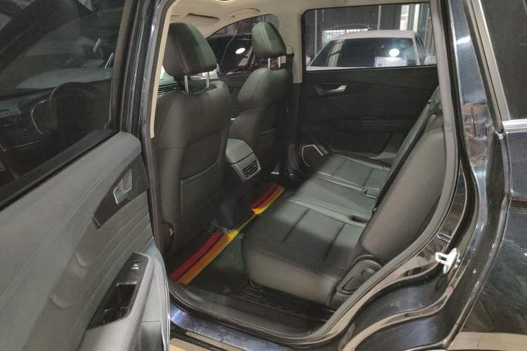 Used Sinotruk VGV U70 2020 1.5T Automatic Smart Luxury 7-Seater Interior 3