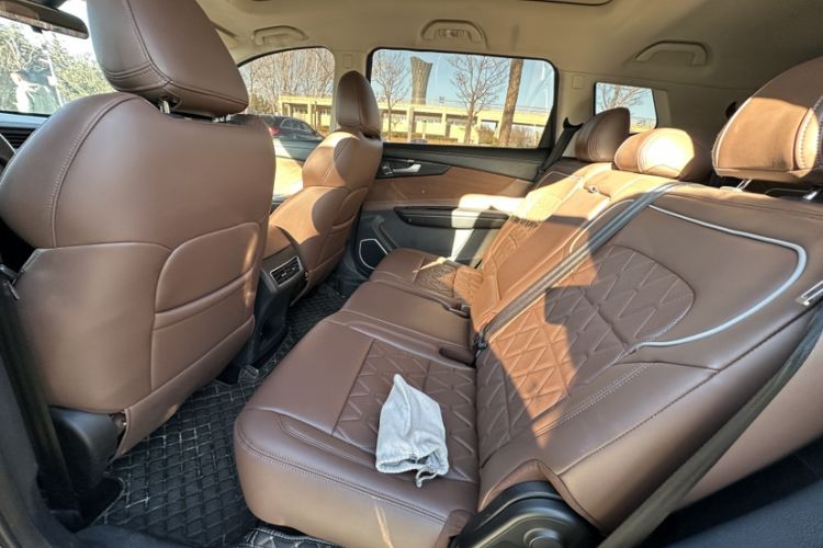Used Sinotruk VGV U70 2020 1.5T Manual Luxury Edition 7 Seats Interior 3