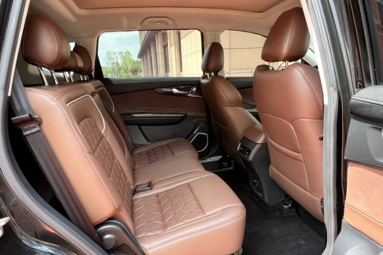 Used Sinotruk VGV U70 2020 1.5T Automatic Smart Luxury 7-Seater Interior 4