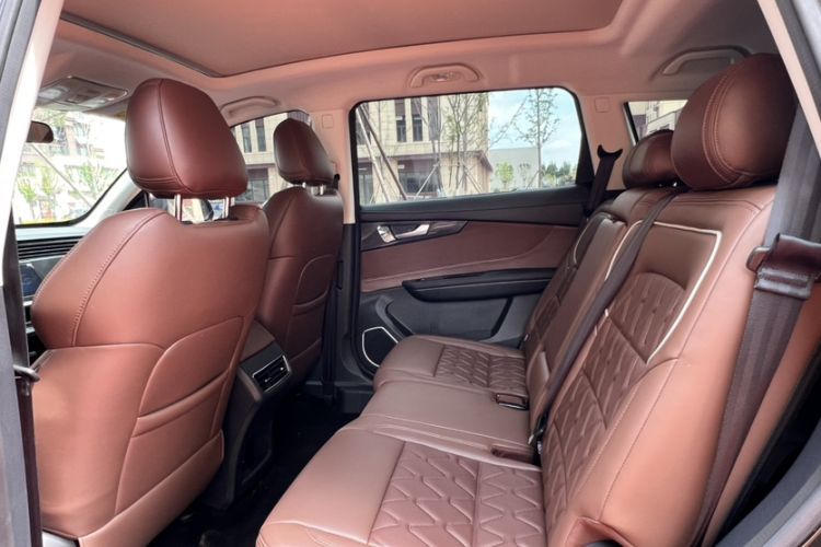 Used Sinotruk VGV U70 2020 1.5T Automatic Smart Luxury 7-Seater Interior 8