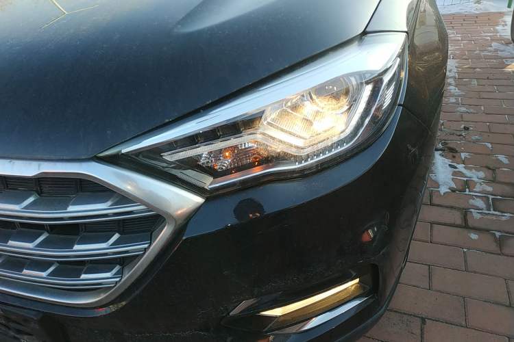 Used Sinotruk VGV U70 2020 1.5T Automatic Smart Enjoyment Elite Navigation Version 7 Seats Left Front Headlight