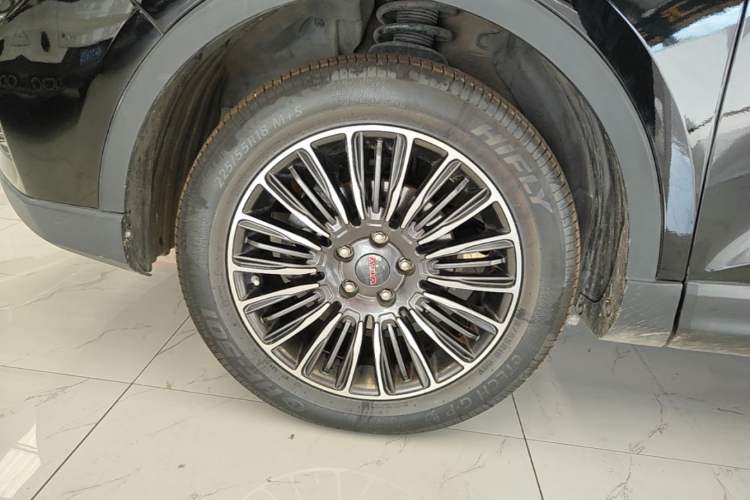 Used Sinotruk VGV U70 2020 1.5T Automatic Smart Enjoyment Elite Navigation Version 7 Seats Left Front Wheel Hub