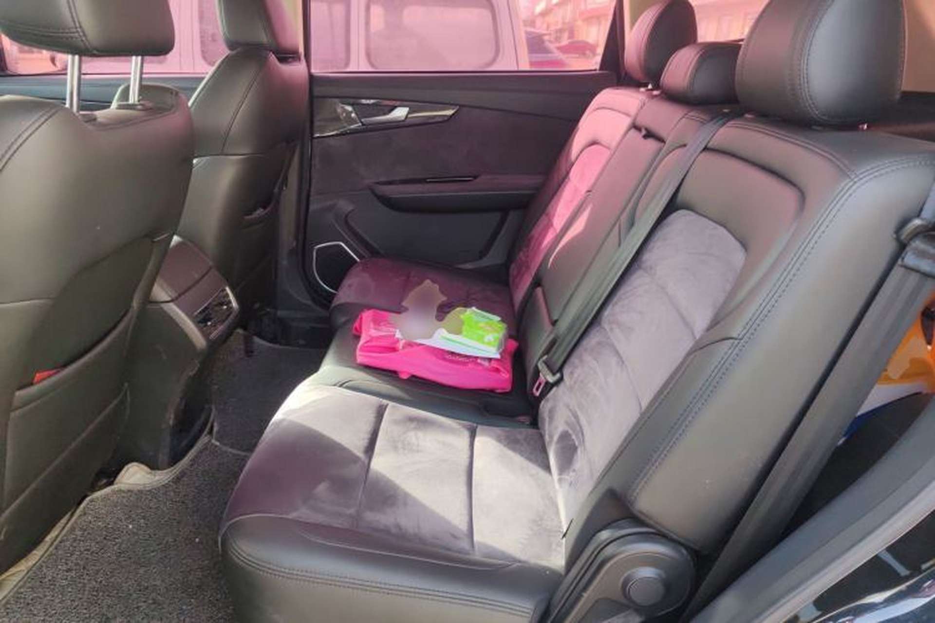 Used Sinotruk VGV U70 2020 1.5T Automatic Smart Luxury 7-Seater Left Rear Seat