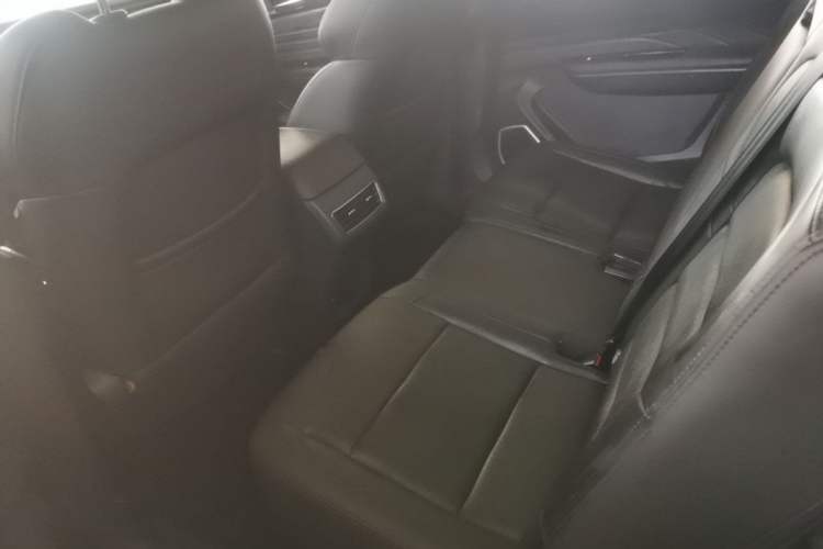 Used Sinotruk VGV U70 2020 1.5T Automatic Smart Luxury 7-Seater Left Rear Seat