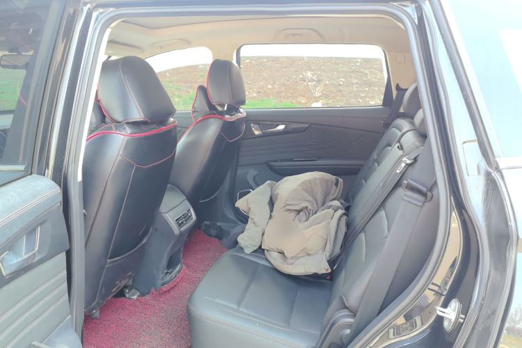 Used Sinotruk VGV U70 2020 1.5T Manual Elite Sunroof Version 7 Seats Left Rear Seat
