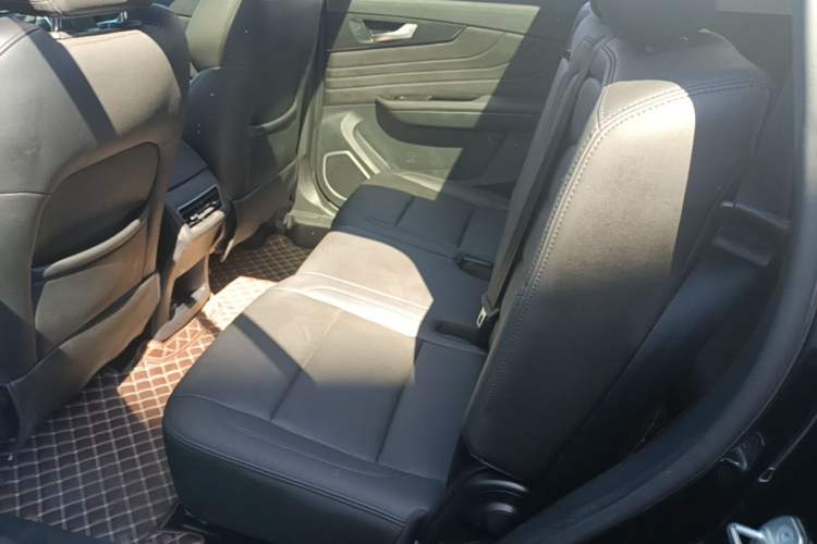 Used Sinotruk VGV U70 2020 1.5T Automatic Smart Luxury 7-Seater Left Rear Seat