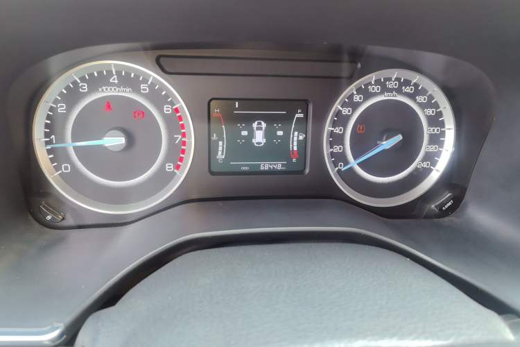 Used Sinotruk VGV U70 2020 1.5T Manual Elite Sunroof Version 7 Seats Odometer Close Up