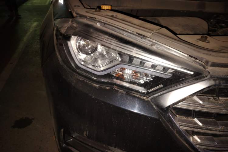 Used Sinotruk VGV U70 2020 1.5T Automatic Smart Enjoyment Elite Navigation Version 7 Seats Right Front Headlight