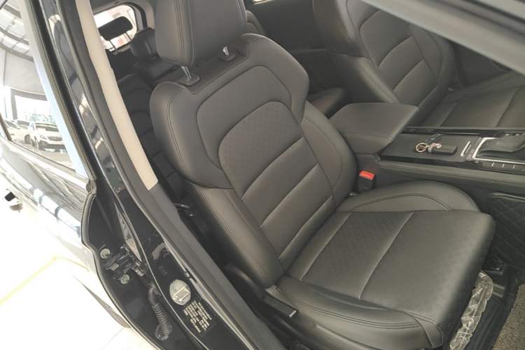 Used Sinotruk VGV U70 2020 1.5T Automatic Smart Enjoyment Elite Navigation Version 7 Seats Right Front Seat